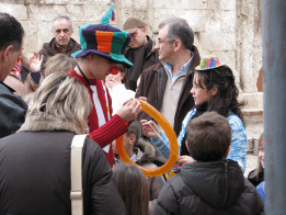 Balloon Artist in Piazza